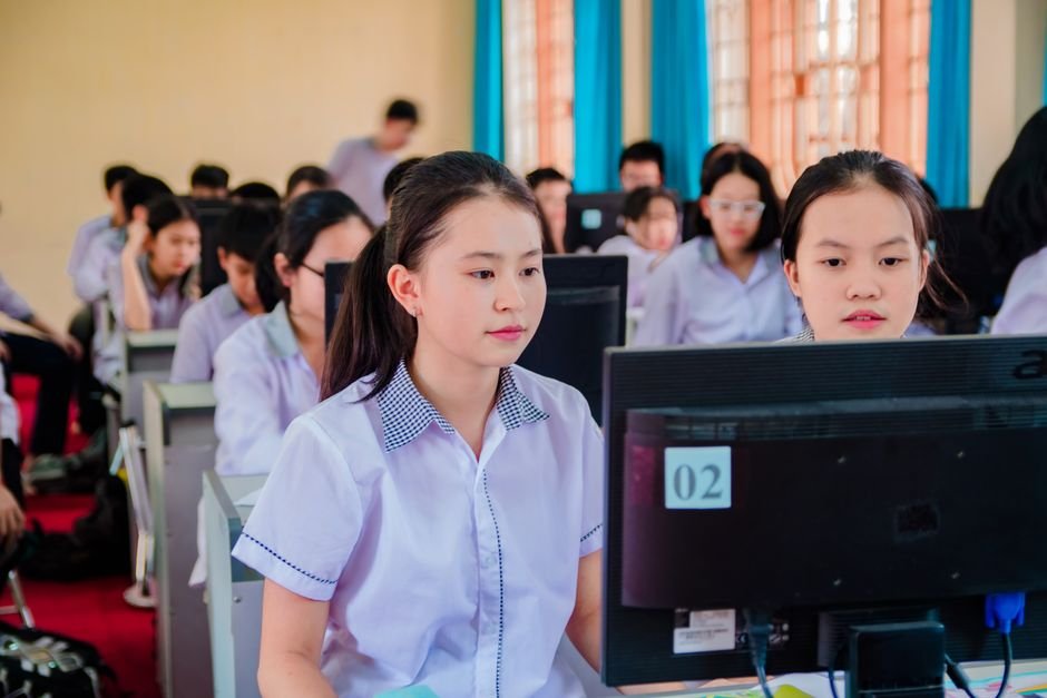 Data science students analyzing data on computer screens in a lab