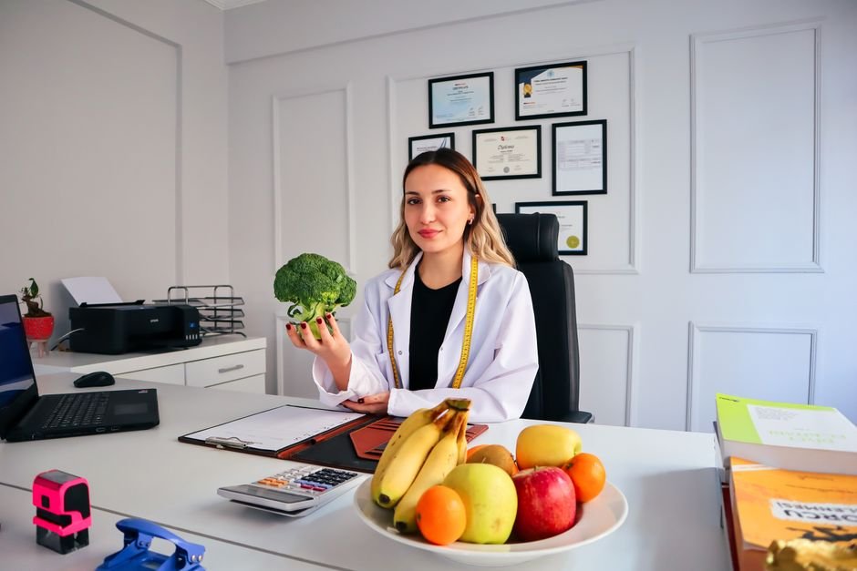 Nutritionist with fresh produce at a top university in USA for nutrition and dietetics